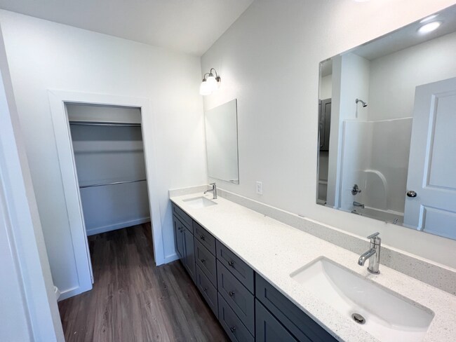 Building Photo - 5527 Itasca St