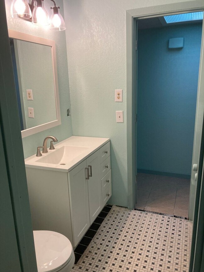 Building Photo - Newly Renovated Home in the heart of Springdale !