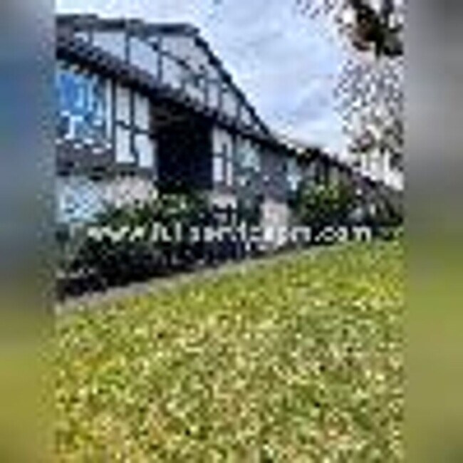 Building Photo - Sweet Seatac 2 BD Top Floor Condo+Parking!