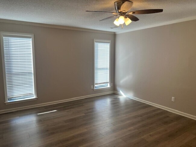 Building Photo - 290 Rose Trellis Rd