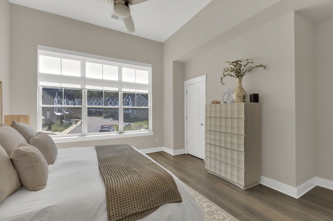 Building Photo - Better-than-new townhome in Highlands at S...