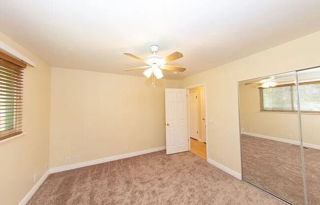 Building Photo - 11132 Sandy Creek Dr