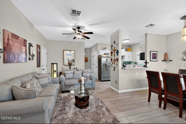 Building Photo - 14269 Escalera Dr