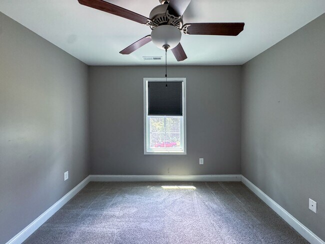 Building Photo - Beautiful 4 Bed 2.5 Bath Home in North Fayetteville