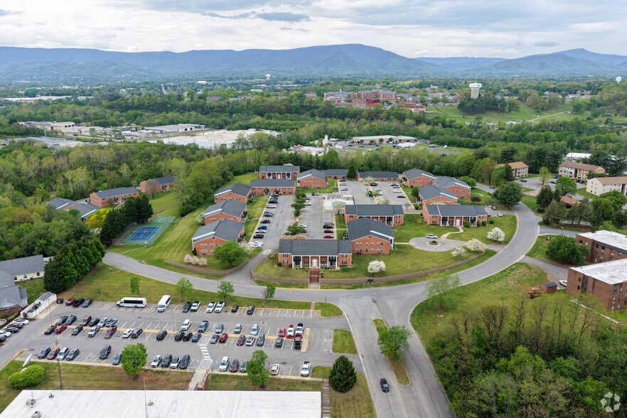 Aerial Context - Brandon Point Apartments