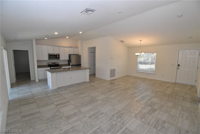 Building Photo - 3437 Renault Cir