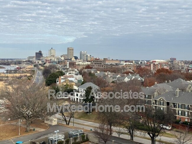 Building Photo - 655 Riverside Dr