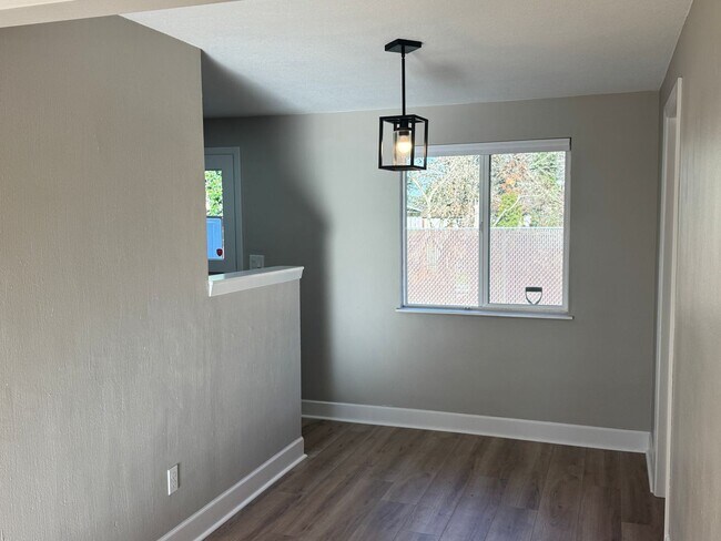 Building Photo - 3 Bedroom home