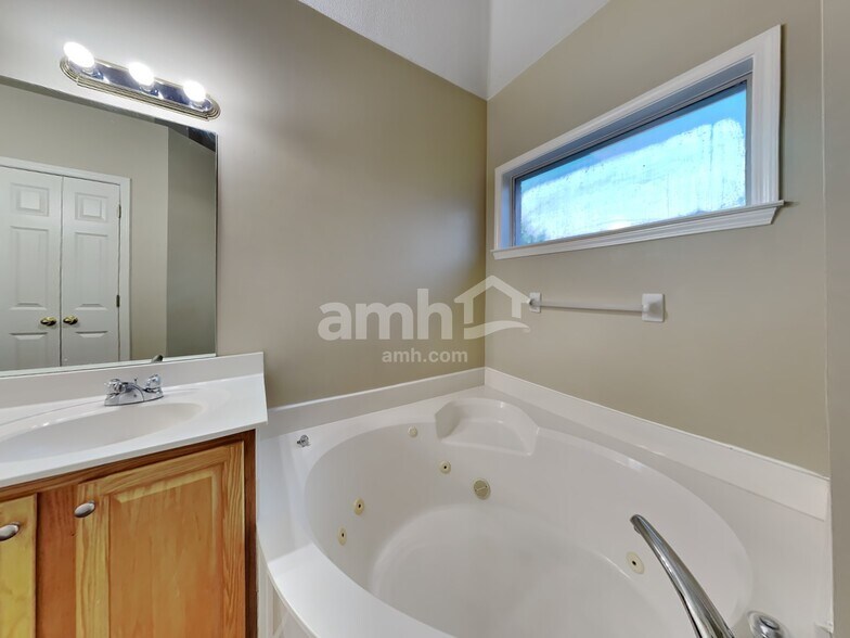 Building Photo - 9141 Chastain Pl
