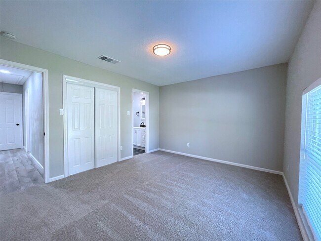 Building Photo - 10015 Old Towne Ln