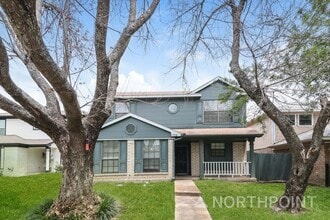 Building Photo - 3 BR/2BA | Updated Single Family Home |  Private backyard | In Dallas!