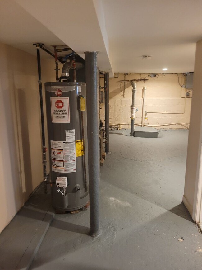 Building Photo - 24 Valley St