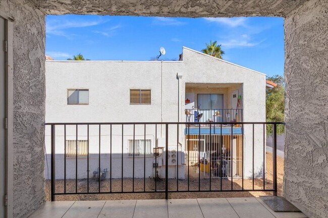 Building Photo - 3649 S Van Dyke Ave