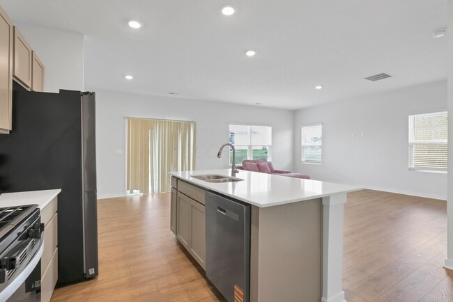 Building Photo - 6302 Marinelli Dr N