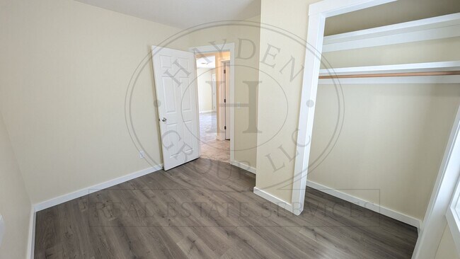 Building Photo - 2 bedroom 1 bath single level home