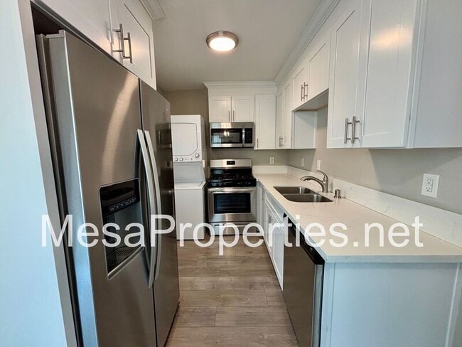 Building Photo - 762 S Currier St