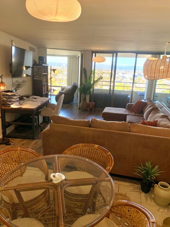 View from dinner table - 4337 Marina City Dr