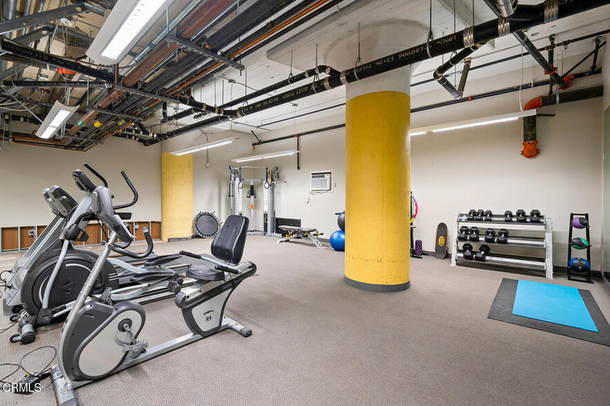 Building Photo - 200 N San Fernando Rd