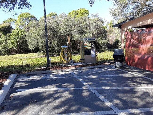 Building Photo - Annual unfurnished 2/2 condo in luxury development near Legacy Trail and Siesta Key.