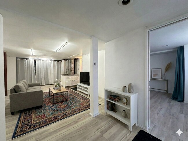 Building Photo - 2 Narragansett Ave