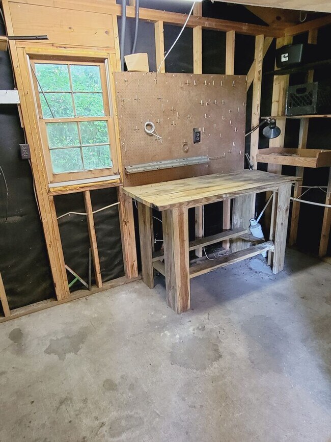 Building Photo - 984 Shades Crest Rd