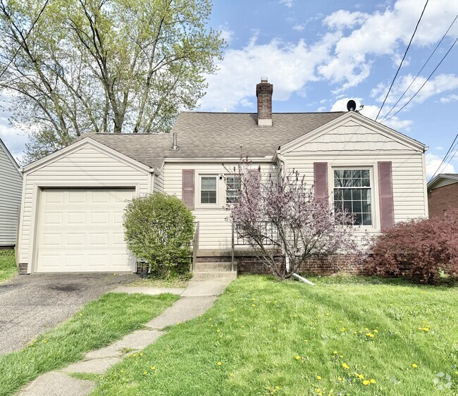 Building Photo - 824 Bellflower Ave NW