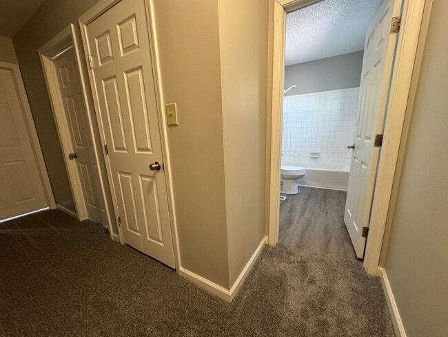 Building Photo - Far Eastside Large 3 Bedroom 1.5 Bath