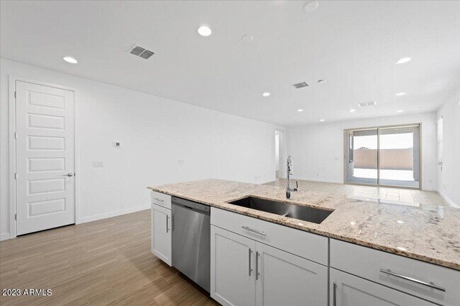 Building Photo - 17021 W Echo Ln