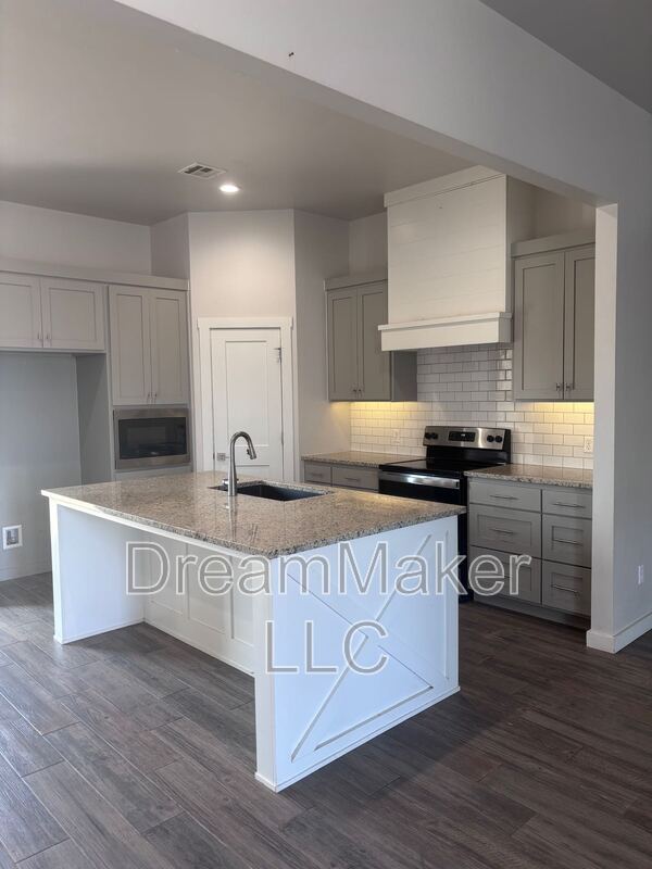 Building Photo - 5256 Red Maple Ave