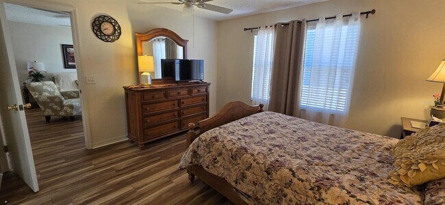 Building Photo - 1088 Gennesse Ln