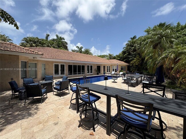 Building Photo - 323 Caribbean Rd