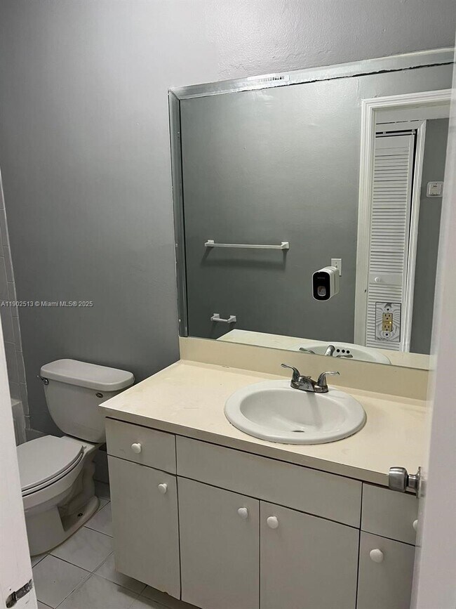 Building Photo - 30 E 12th St