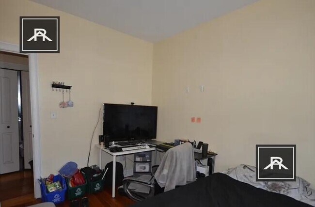 Building Photo - 5 bedroom in Boston MA 02130