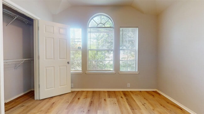 Building Photo - 1103 Sun Prairie Dr