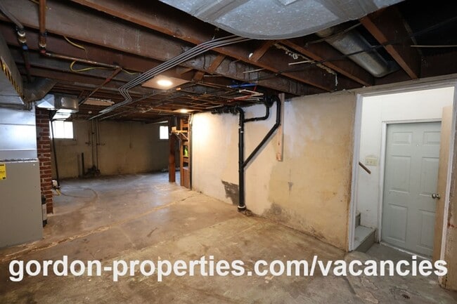 Building Photo - Saint Helens OR - newly renovated 1 bedroom apartment