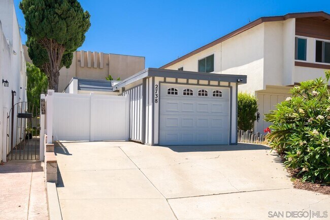 Building Photo - 2738 Erie St