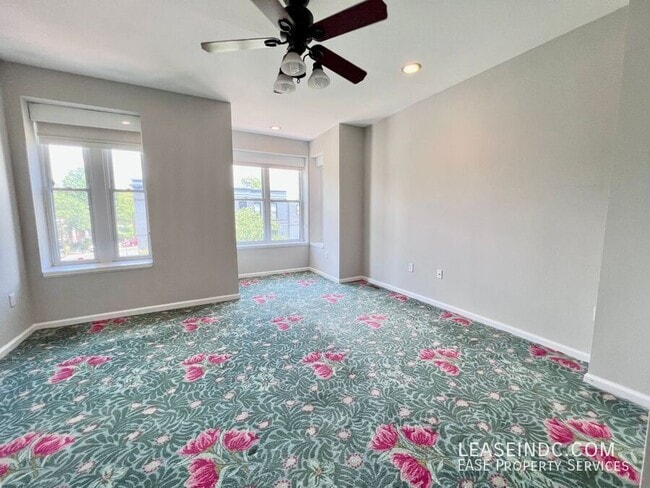 Building Photo - 1016 11th St NE