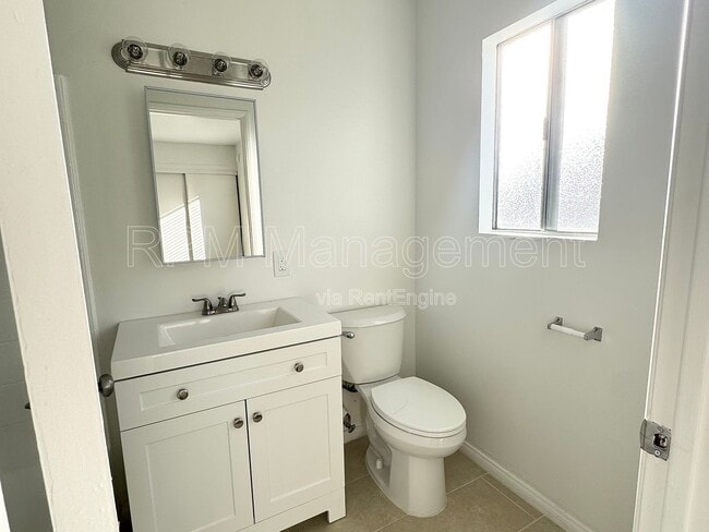 Building Photo - 6624 Sylmar Ave