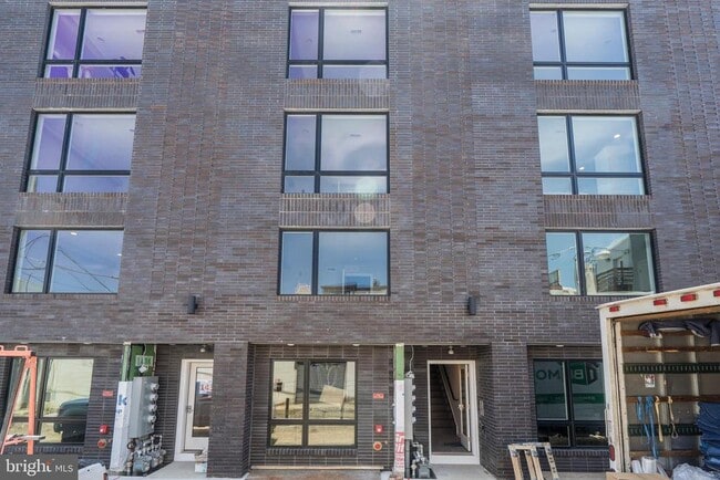 Building Photo - 1434 Clymer St