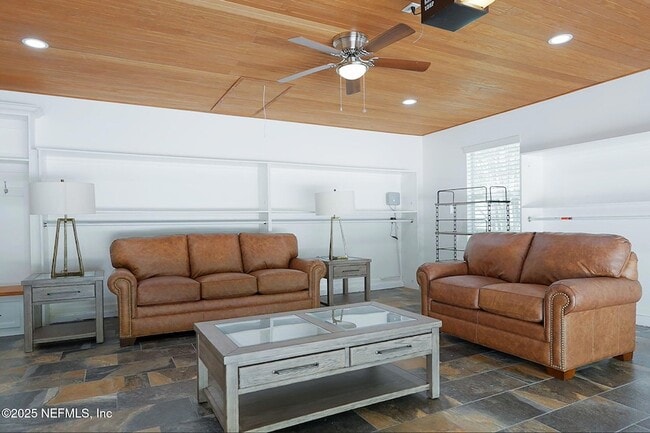 Building Photo - 526 Oakmont Dr