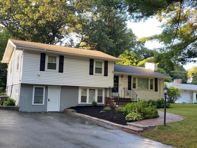 Building Photo - 15 Winchester Dr