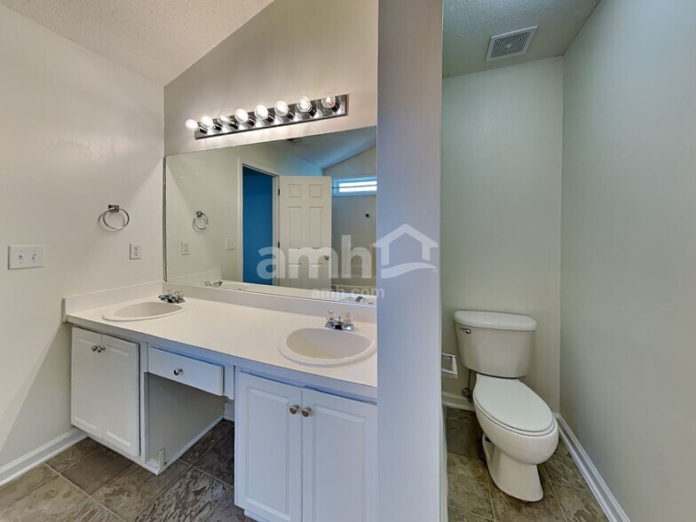 Building Photo - 125 Fairford Dr
