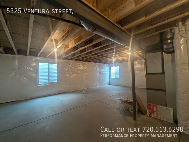 Building Photo - 5325 Ventura St