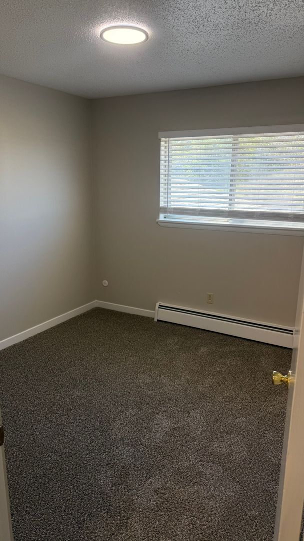 Building Photo - 547 Greenwood Dr