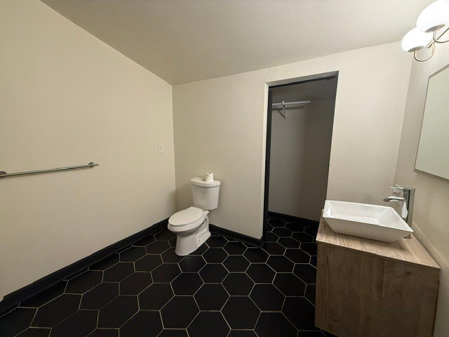Building Photo - 915 N Highland Ave