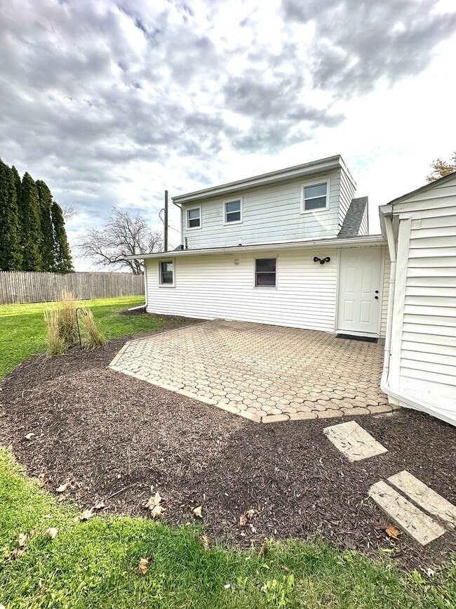 Building Photo - 11408 IL-120