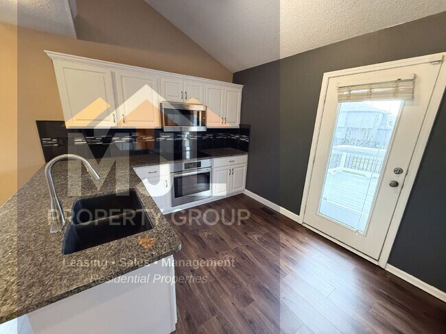 Building Photo - Beautiful 4 Bedroom / 3 Bath Home in Olathe