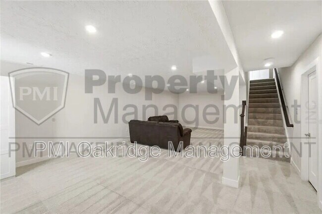 Building Photo - 414 Sydney Dr