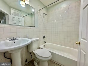 Building Photo - 23 Lily St