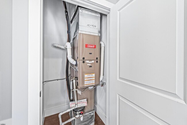 Building Photo - 24 S Washington Ave